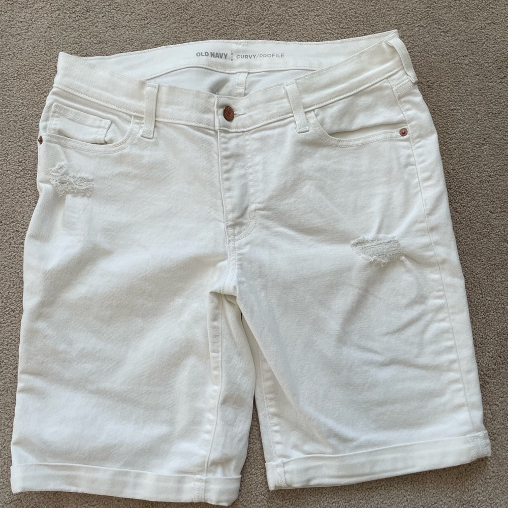 White cuffed bermuda shorts